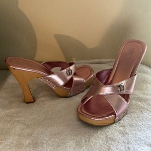 Pink metallic wedges